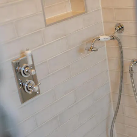 2 Bed In Cowling Oc-L30774 *