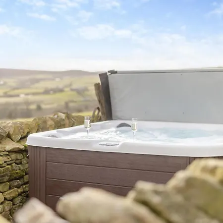 2 Bed In Cowling Oc-L30774 * Cowling