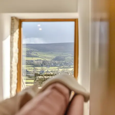 2 Bed In Cowling Oc-L30774 *