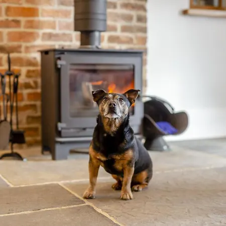 2 Bed In Cowling Oc-L30774 Cowling