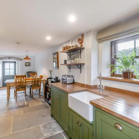 2 Bed In Cowling Oc-L30774