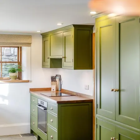 2 Bed In Oc-l30774 * Cowling