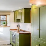 2 Bed In Oc-l30774 * Cowling